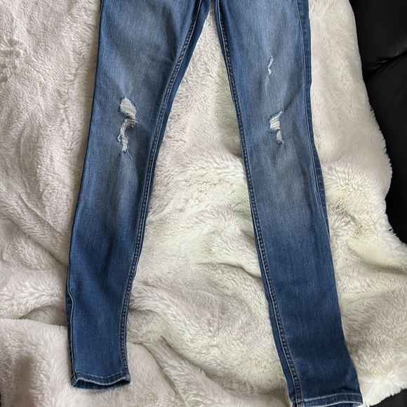 Hollister 0S medium wash distressed jeans - Picture 2 of 4